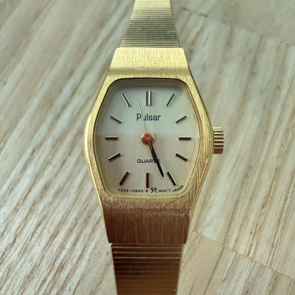 Vintage pulsar ladies gold tone dress watch NEW BATTERY